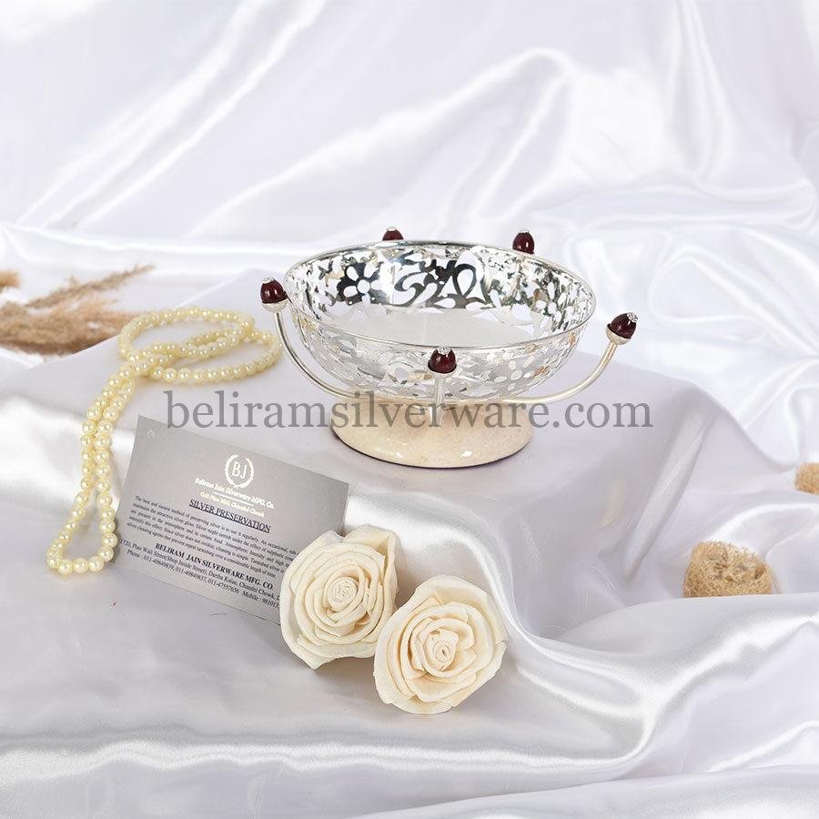 silver bowls put on desk